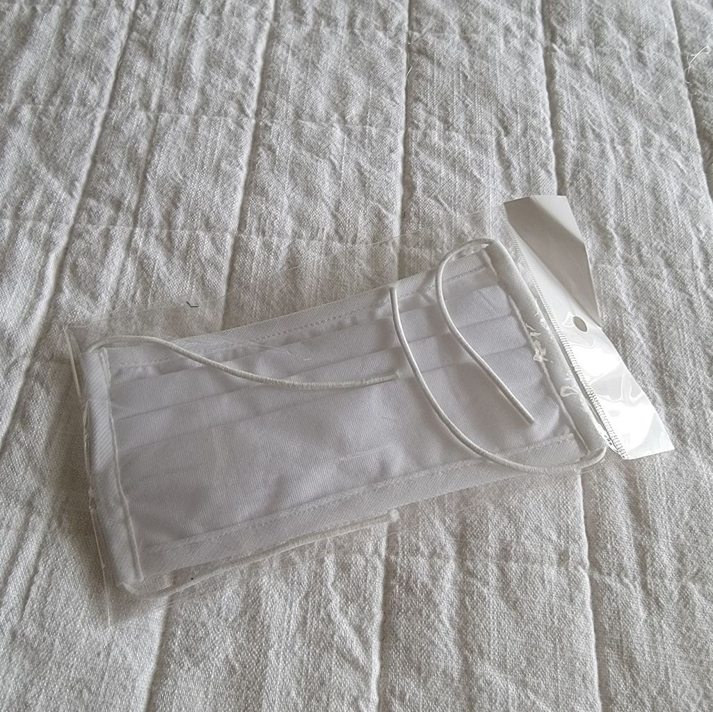 Bogo Brand New Wayre Face Mask White Os